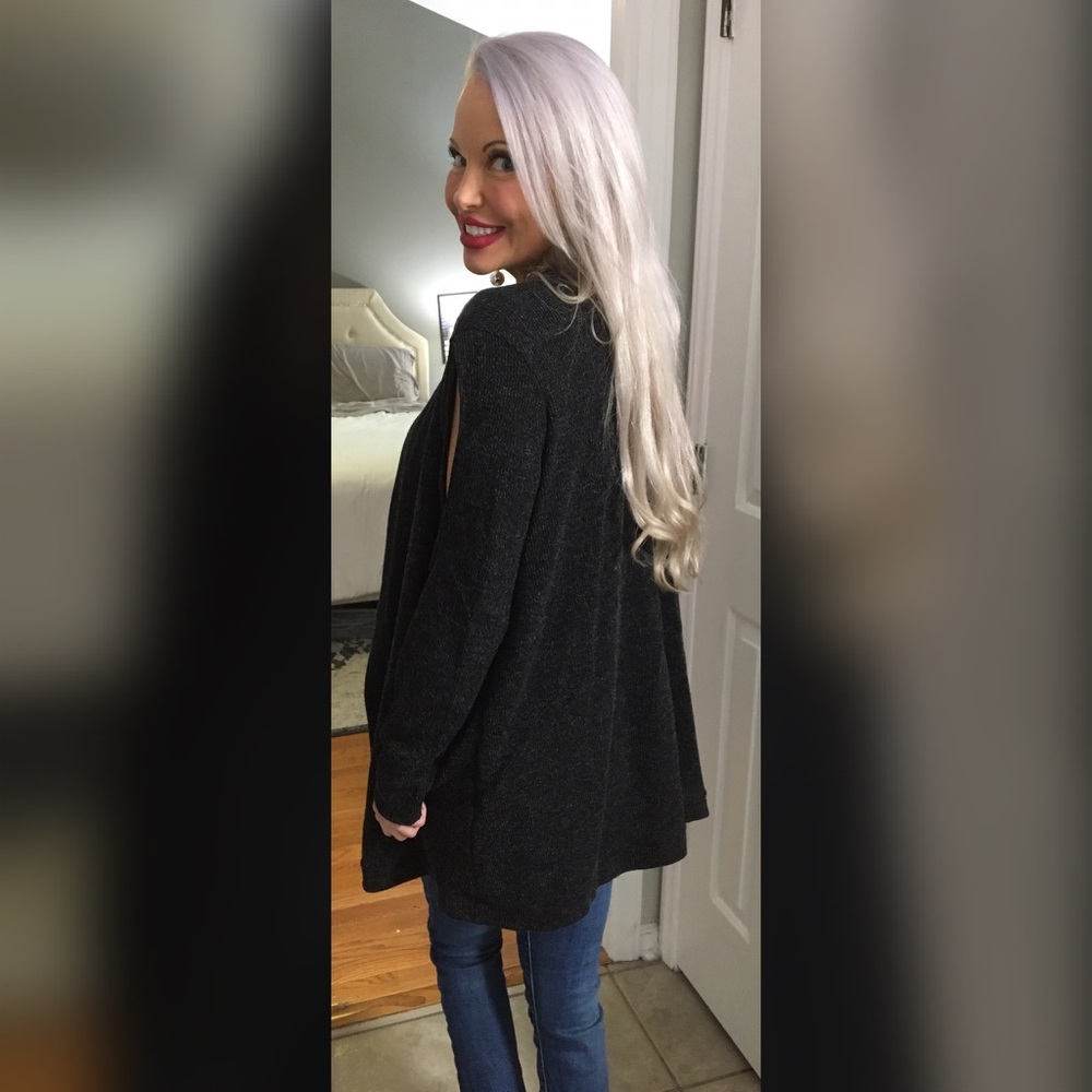 ! ❤️ LAST 1! Black exposed shoulder sweater! - Picture 2 of 2